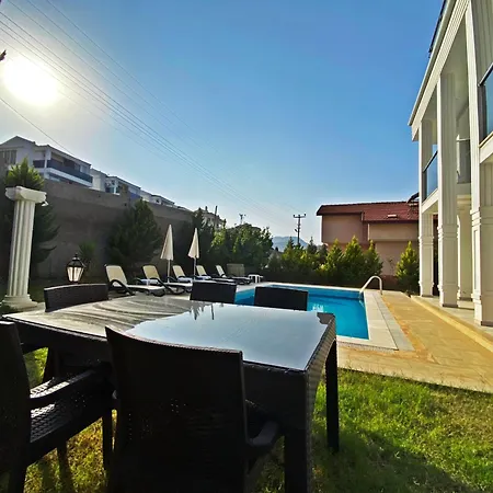Cihan Villa, Oezel Havuzlu,
