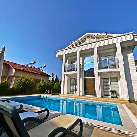 Cihan Villa, Oezel Havuzlu,