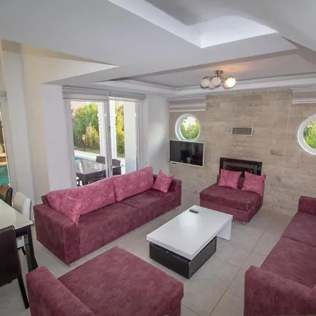 Cihan Villa, Oezel Havuzlu,