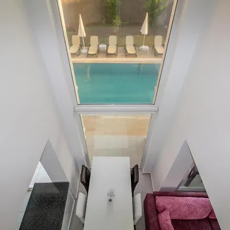 Cihan Villa, Oezel Havuzlu,