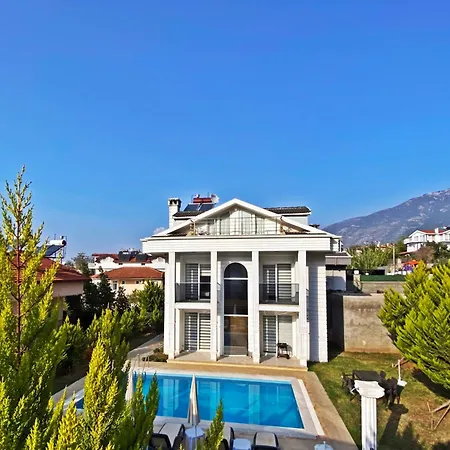 Cihan Villa, Oezel Havuzlu, فيلة *
