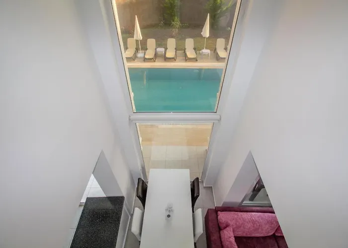 Cihan Villa, Oezel Havuzlu,