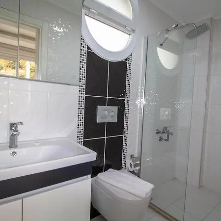 Cihan Villa, Oezel Havuzlu, Vila *