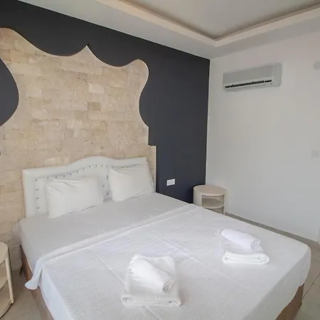 Cihan Villa, Oezel Havuzlu, Vila